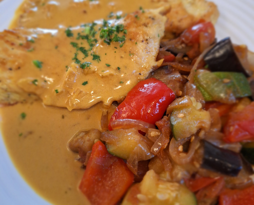 Putenschnitzel mit medit. Gemüse und Reis Putenschnitzel mit medit. Gemüse und Reis