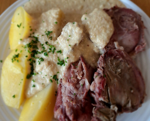 Wellfleisch mit Kartoffeln und Meerrettich Wellfleisch mit Kartoffeln und Meerrettich